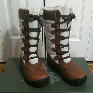 NIB Timberland Mt Hayes waterproof boots